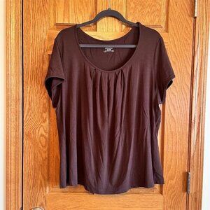Dressbarn Women's Plus Size 22/24 Brown Scoop Neck Pleated Front Blouse Tee